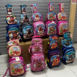 mochila capibara con luces y ruedas